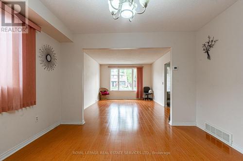 111 Strawberry Drive, Hamilton, ON - Indoor Photo Showing Other Room