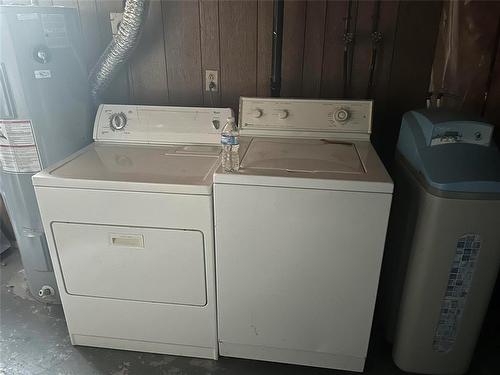356 6Th Avenue Nw, Roblin, MB - Indoor Photo Showing Laundry Room