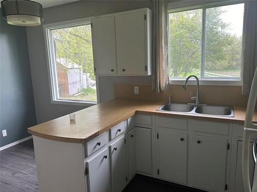 356 6Th Avenue Nw, Roblin, MB - Indoor Photo Showing Kitchen With Double Sink