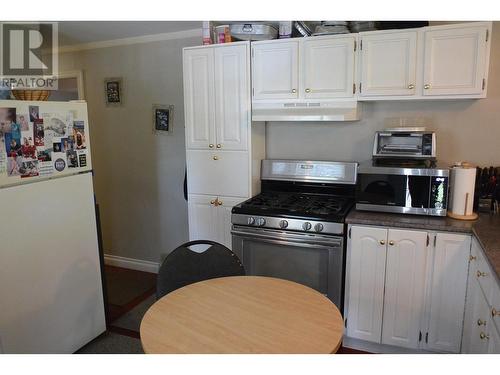 933 Maple Heights Road, Quesnel, BC - Indoor Photo Showing Kitchen