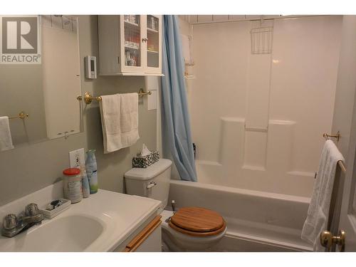 933 Maple Heights Road, Quesnel, BC - Indoor Photo Showing Bathroom