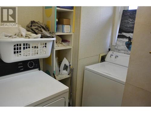 933 Maple Heights Road, Quesnel, BC - Indoor Photo Showing Laundry Room