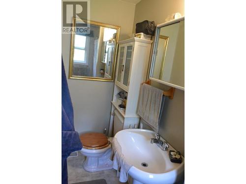 933 Maple Heights Road, Quesnel, BC - Indoor Photo Showing Bathroom