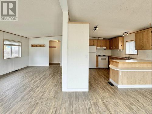 1156 N Mackenzie Avenue, Williams Lake, BC - Indoor Photo Showing Kitchen