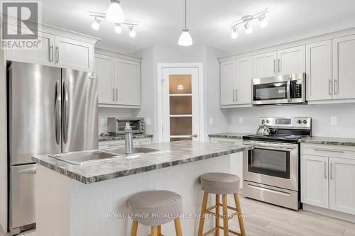 91 Dewal Place, Belleville, ON - Indoor Photo Showing Kitchen With Upgraded Kitchen