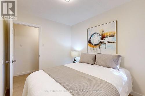 122 Longford Drive, Newmarket, ON - Indoor Photo Showing Bedroom