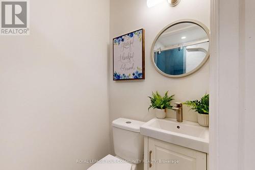 122 Longford Drive, Newmarket, ON - Indoor Photo Showing Bathroom