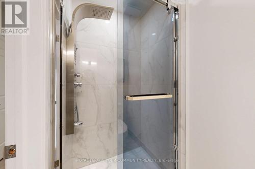 122 Longford Drive, Newmarket, ON - Indoor Photo Showing Bathroom