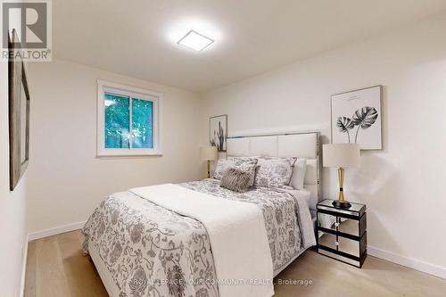 122 Longford Drive, Newmarket, ON - Indoor Photo Showing Bedroom