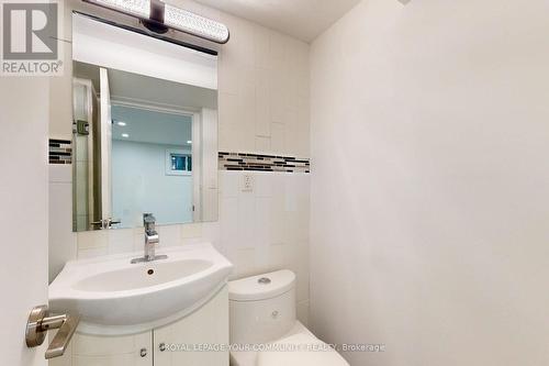 122 Longford Drive, Newmarket, ON - Indoor Photo Showing Bathroom