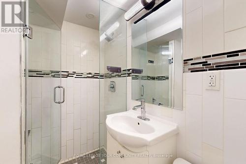 122 Longford Drive, Newmarket, ON - Indoor Photo Showing Bathroom