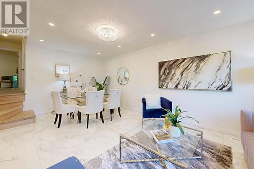 122 Longford Drive, Newmarket, ON - Indoor Photo Showing Dining Room