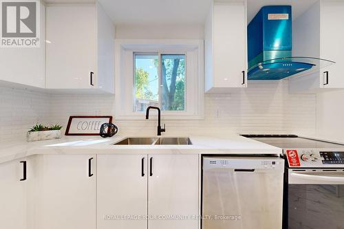 122 Longford Drive, Newmarket, ON - Indoor Photo Showing Kitchen With Double Sink