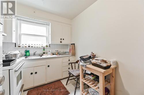 369 Main Street, Toronto (Woodbine-Lumsden), ON - Indoor Photo Showing Kitchen