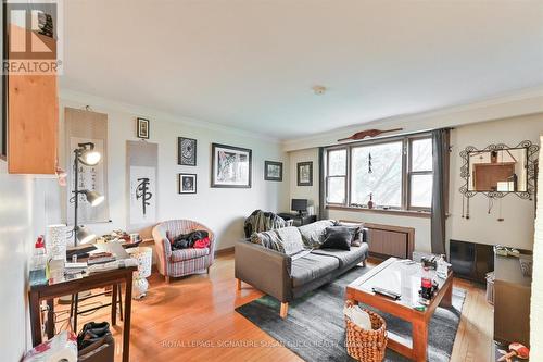 369 Main Street, Toronto (Woodbine-Lumsden), ON - Indoor Photo Showing Living Room