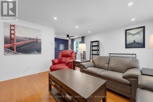 201 - 315 Regent Street, Kingston, ON - Indoor Photo Showing Living Room