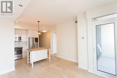 2109 - 2212 Lake Shore Boulevard W, Toronto, ON - Indoor Photo Showing Kitchen