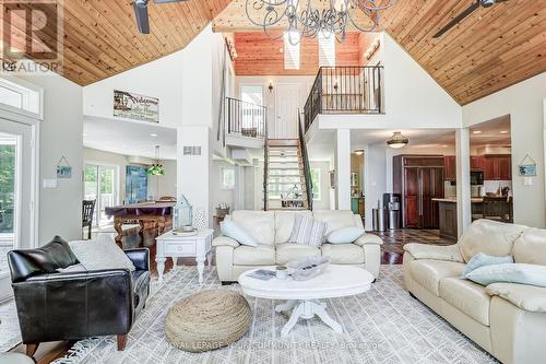 334 Loon Road, Georgina Islands (Georgina Island), ON - Indoor Photo Showing Living Room