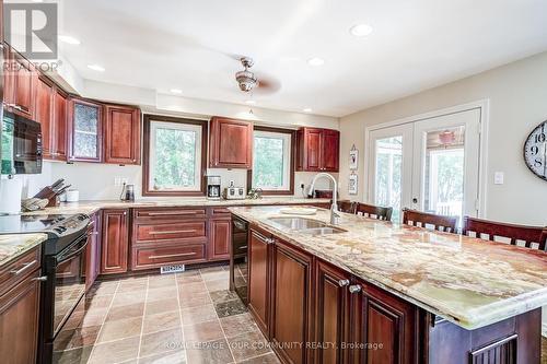 334 Loon Road, Georgina Islands (Georgina Island), ON - Indoor Photo Showing Kitchen With Double Sink With Upgraded Kitchen