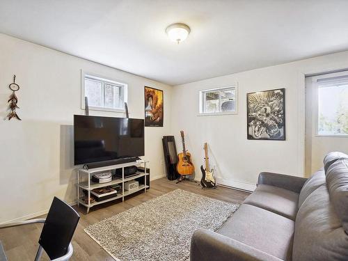 Family room - 77 572E Avenue, Saint-Hippolyte, QC - Indoor Photo Showing Living Room