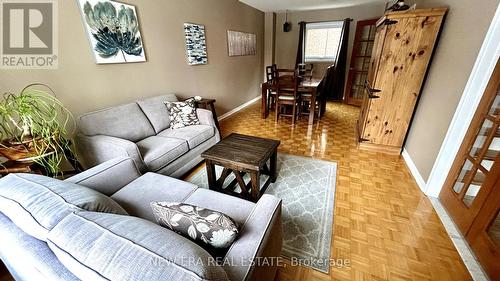 2967 Rainwater Drive, Mississauga, ON - Indoor Photo Showing Living Room