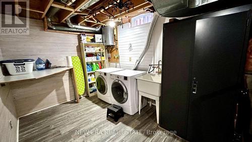 2967 Rainwater Drive, Mississauga, ON - Indoor Photo Showing Laundry Room