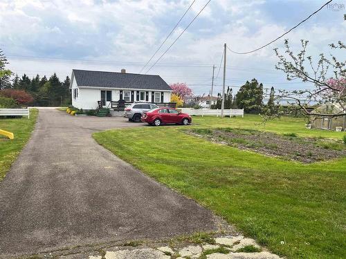 72 Highway 3, Lower East Pubnico, NS 