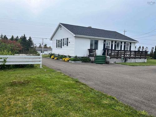 72 Highway 3, Lower East Pubnico, NS 