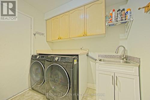 3932 Periwinkle Crescent, Mississauga, ON - Indoor Photo Showing Laundry Room