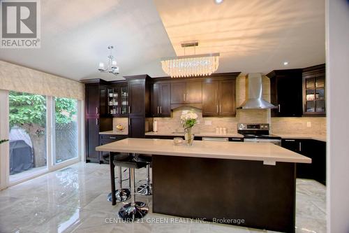 3932 Periwinkle Crescent, Mississauga, ON - Indoor Photo Showing Kitchen With Upgraded Kitchen