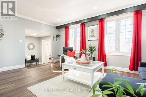 17 Stonegate Drive, St. Catharines, ON - Indoor Photo Showing Living Room