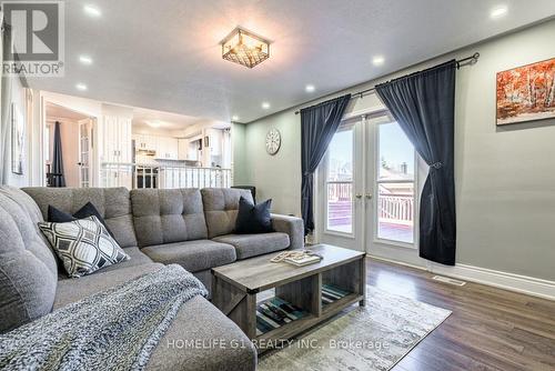 17 Stonegate Drive, St. Catharines, ON - Indoor Photo Showing Living Room