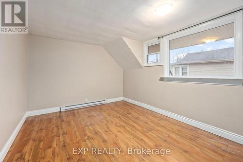 1 Erie Avenue, London, ON - Indoor Photo Showing Other Room