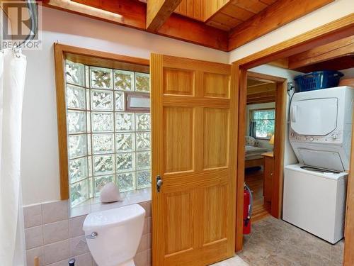 2771 &2777 Cedar Way, Savary Island, BC - Indoor Photo Showing Laundry Room