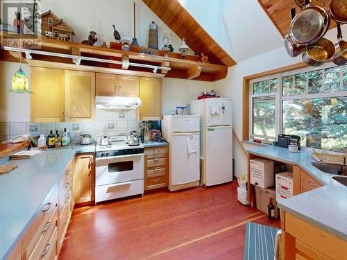 2771 &2777 Cedar Way, Savary Island, BC - Indoor Photo Showing Kitchen