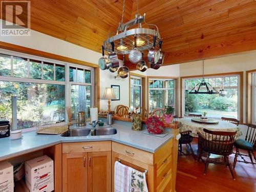 2771 &2777 Cedar Way, Savary Island, BC - Indoor Photo Showing Dining Room