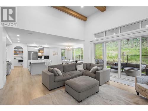 201 Summer Wood Drive, Kelowna, BC - Indoor Photo Showing Living Room