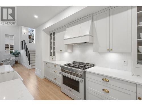 201 Summer Wood Drive, Kelowna, BC - Indoor Photo Showing Kitchen With Upgraded Kitchen