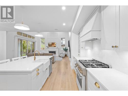 201 Summer Wood Drive, Kelowna, BC - Indoor Photo Showing Kitchen With Upgraded Kitchen