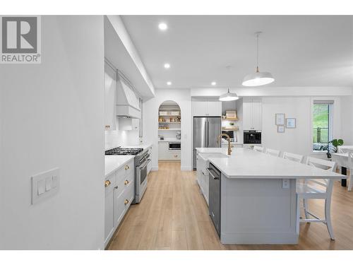 201 Summer Wood Drive, Kelowna, BC - Indoor Photo Showing Kitchen With Upgraded Kitchen