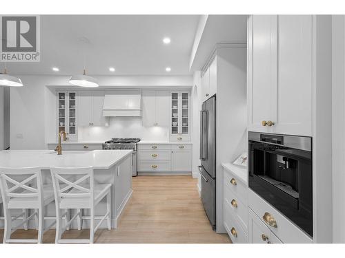 201 Summer Wood Drive, Kelowna, BC - Indoor Photo Showing Kitchen With Upgraded Kitchen