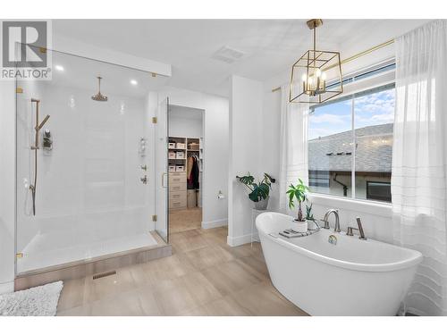 201 Summer Wood Drive, Kelowna, BC - Indoor Photo Showing Bathroom