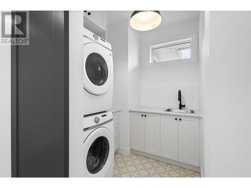 201 Summer Wood Drive, Kelowna, BC - Indoor Photo Showing Laundry Room