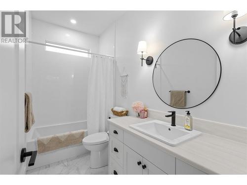 201 Summer Wood Drive, Kelowna, BC - Indoor Photo Showing Bathroom