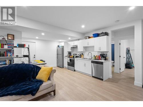 201 Summer Wood Drive, Kelowna, BC - Indoor Photo Showing Kitchen