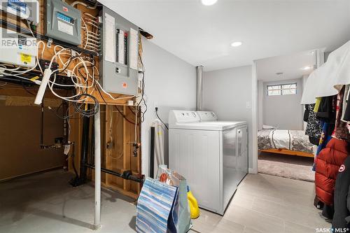 102 Hinitt Place, Saskatoon, SK - Indoor Photo Showing Laundry Room