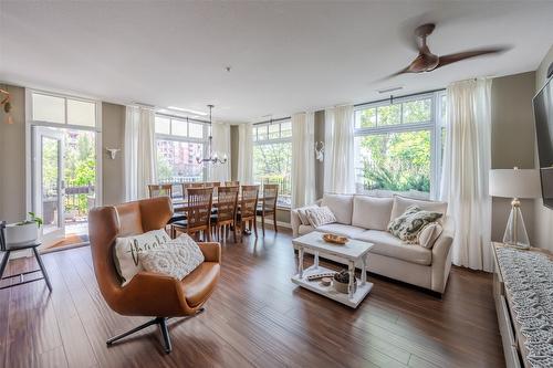 103-3301 Skaha Lake Road, Penticton, BC - Indoor Photo Showing Living Room