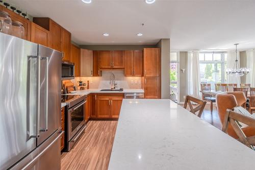 103-3301 Skaha Lake Road, Penticton, BC - Indoor Photo Showing Kitchen With Stainless Steel Kitchen