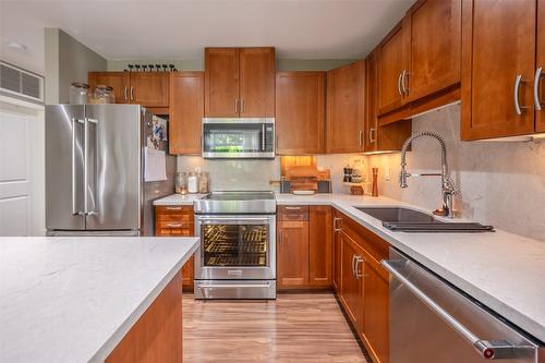 103-3301 Skaha Lake Road, Penticton, BC - Indoor Photo Showing Kitchen With Stainless Steel Kitchen