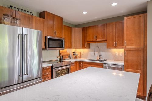 103-3301 Skaha Lake Road, Penticton, BC - Indoor Photo Showing Kitchen With Stainless Steel Kitchen